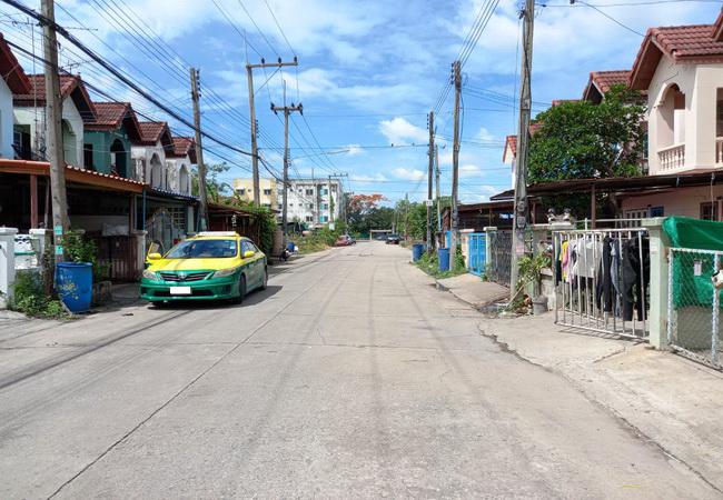 ทาวน์เฮาส์ 9800000 ปทุมธานี ลำลูกกา บึงทองหลาง