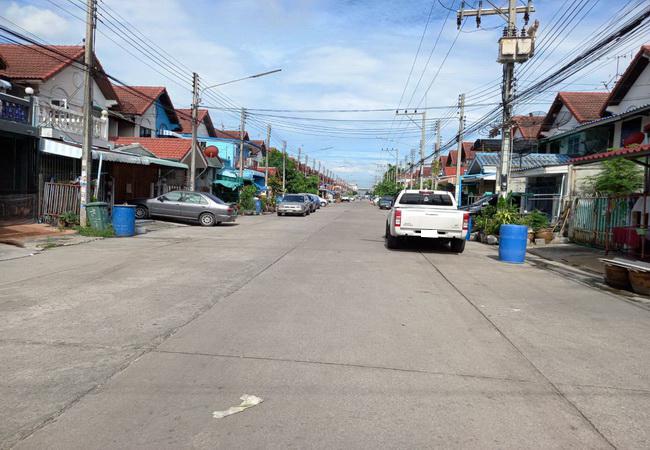 ทาวน์เฮาส์ 9800000 ปทุมธานี ลำลูกกา บึงทองหลาง