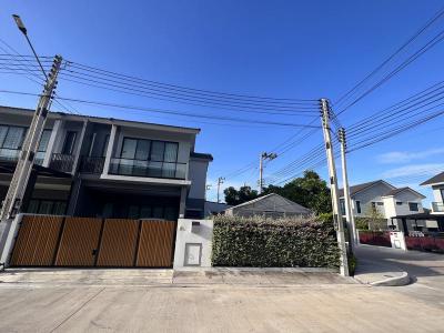 บ้านแฝดสองชั้น 3350000 ชลบุรี ศรีราชา