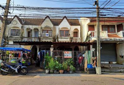 ทาวน์เฮาส์ 990000 สมุทรปราการ เมืองสมุทรปราการ ท้ายบ้าน